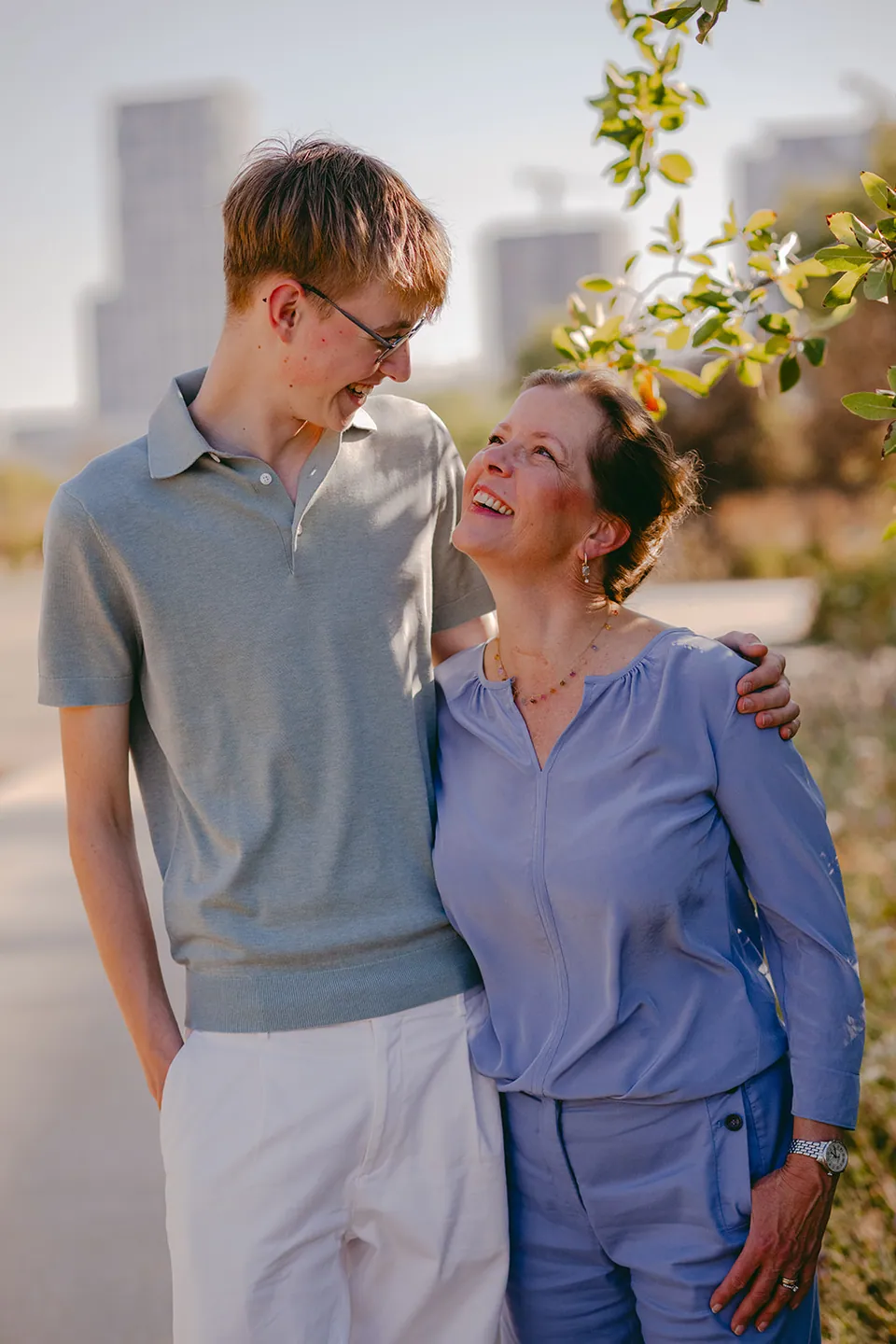 Grote familie: Drie generaties in de stad, door The Visual Journeys