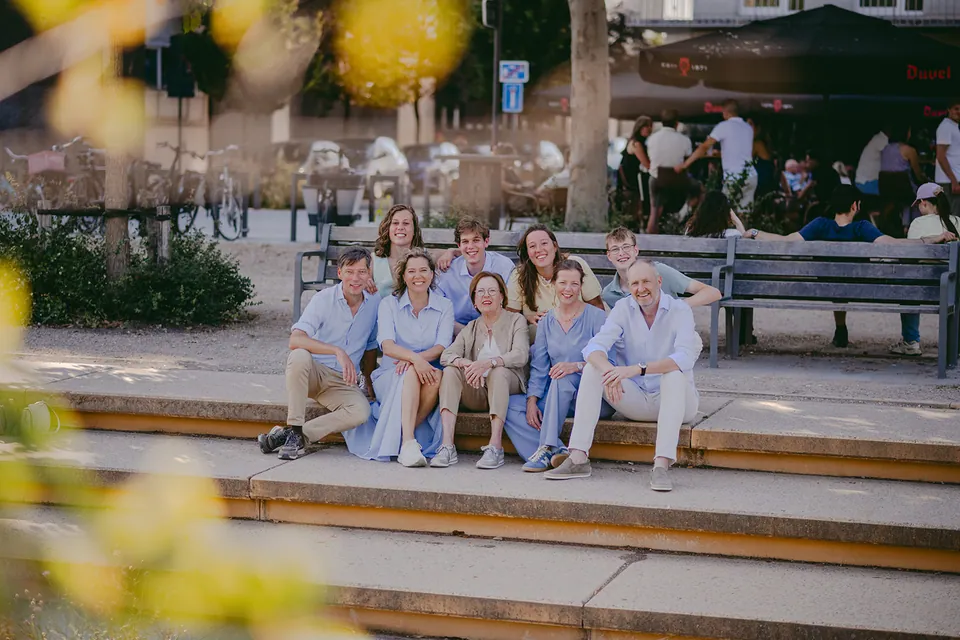 Grote familie: Drie generaties in de stad, door The Visual Journeys